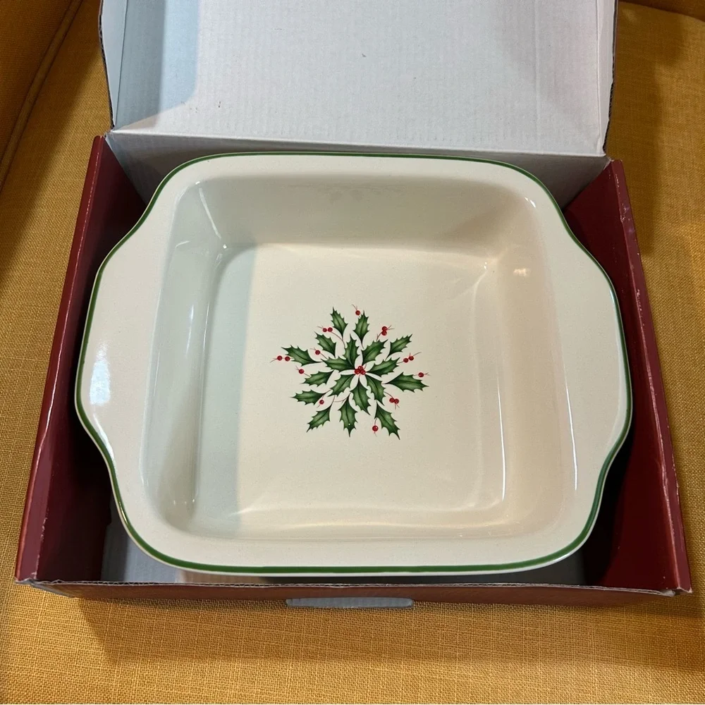 Lenox Holiday Square Baking Dish 10 inch Holly Christmas red green white